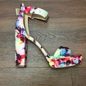 Dream Pairs Multicolor Floral Heels